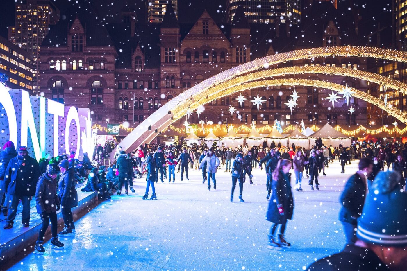 Schlittschuhlaufen auf dem Nathan Phillips Square Toronto