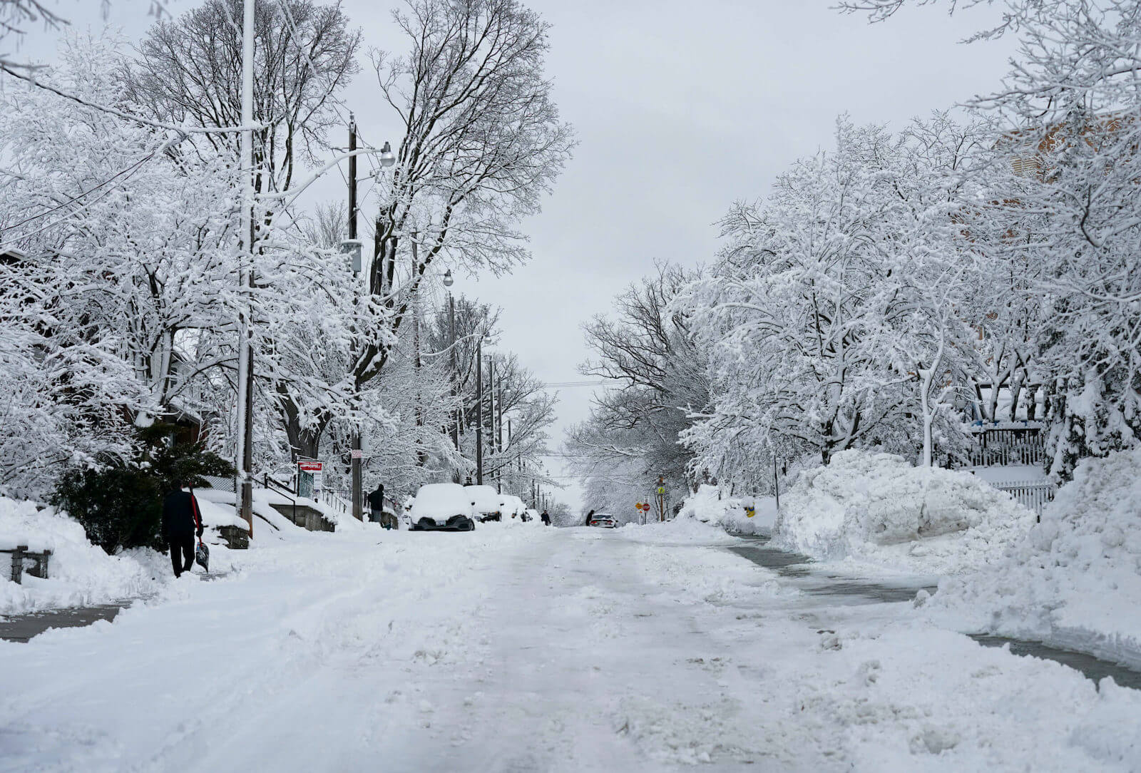 Straße in Toronto mit Schnee im Winter