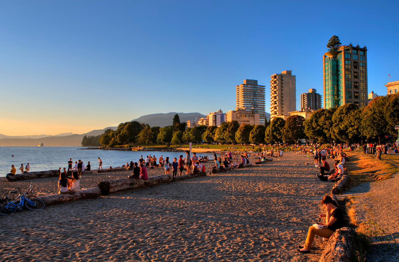 Sonnenuntergang am Strand in Vancouver im Sommer