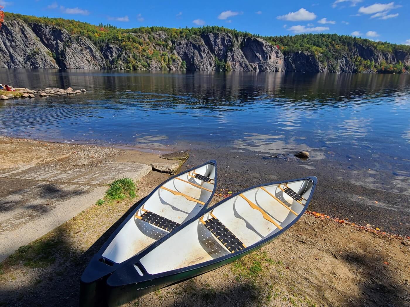 Kanus im Provincial Park von Rrer Bon Echo